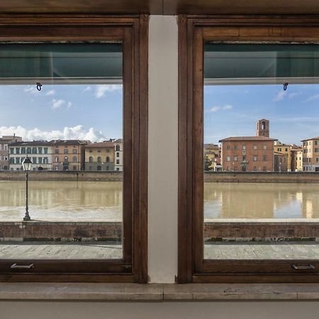 The River Pisa Buitenkant foto