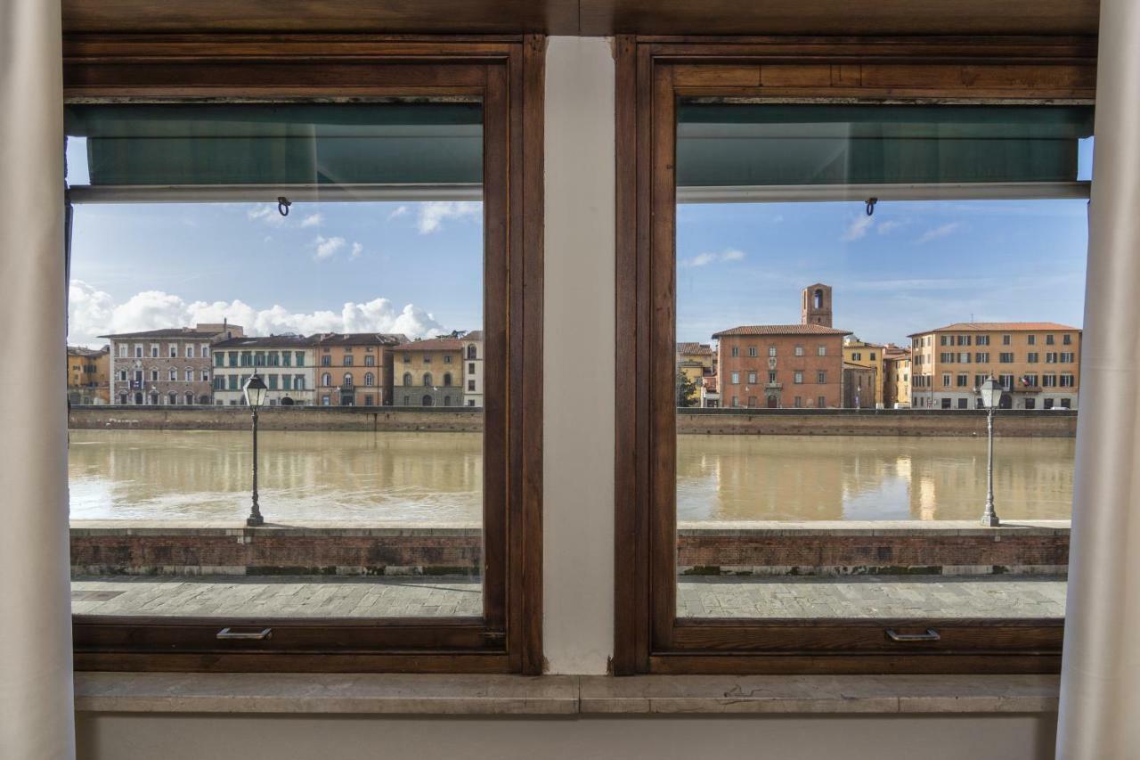 The River Pisa Buitenkant foto